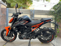 Ebony Black KTM Duke 250 2022