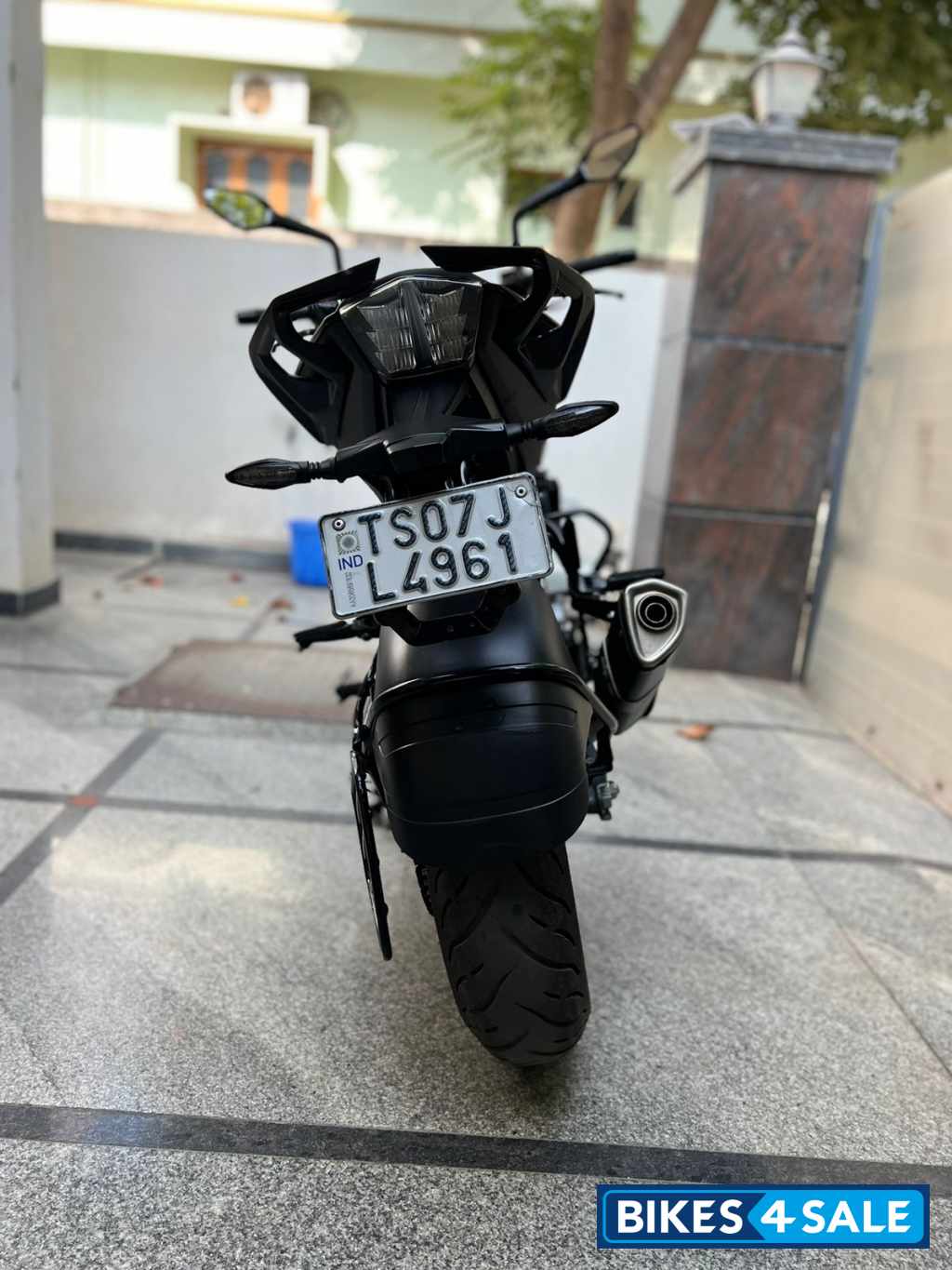 Ebony Black KTM Duke 250 2022