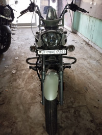 White Bajaj Avenger Cruise 220 BS6