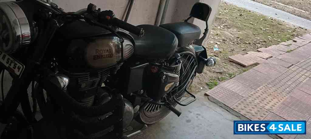 Black Royal Enfield Classic 350