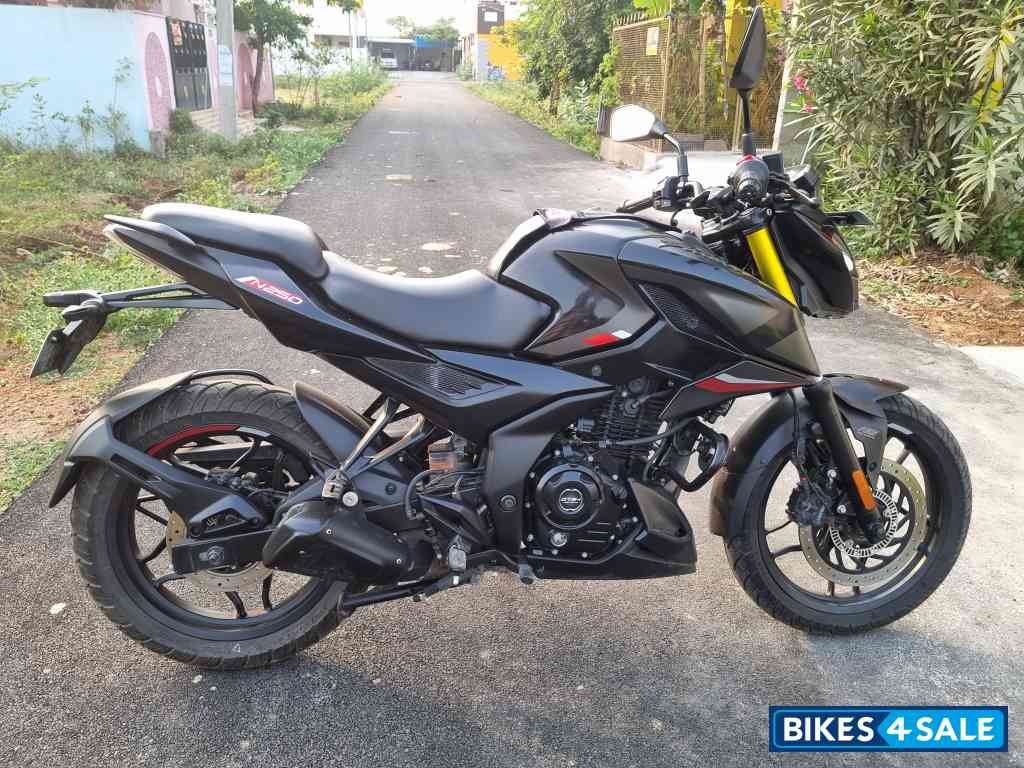 Black Bajaj Pulsar N250 Dual Channel ABS