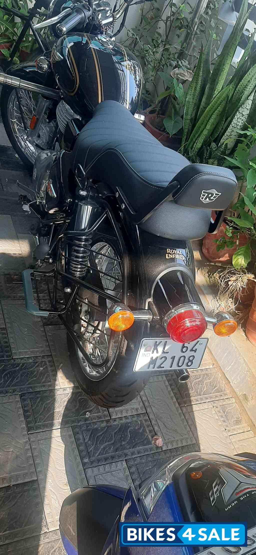 Black Royal Enfield 2023 Bullet 350