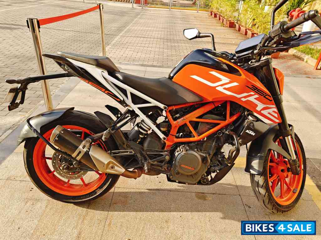 Orange KTM Duke 390