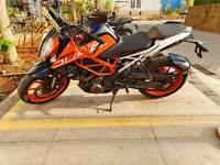 Orange KTM Duke 390