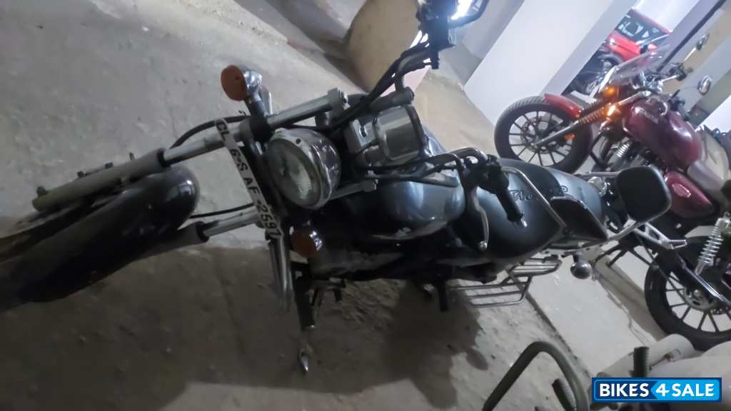 Bajaj Avenger 200 DTS-i