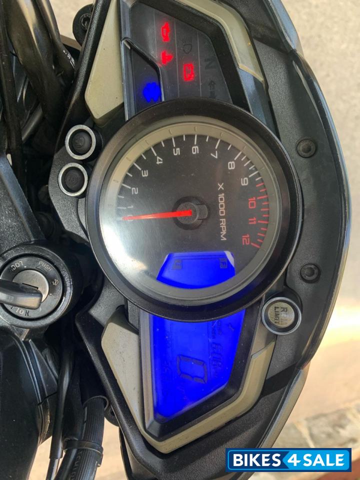 Black Bajaj Pulsar 200 NS