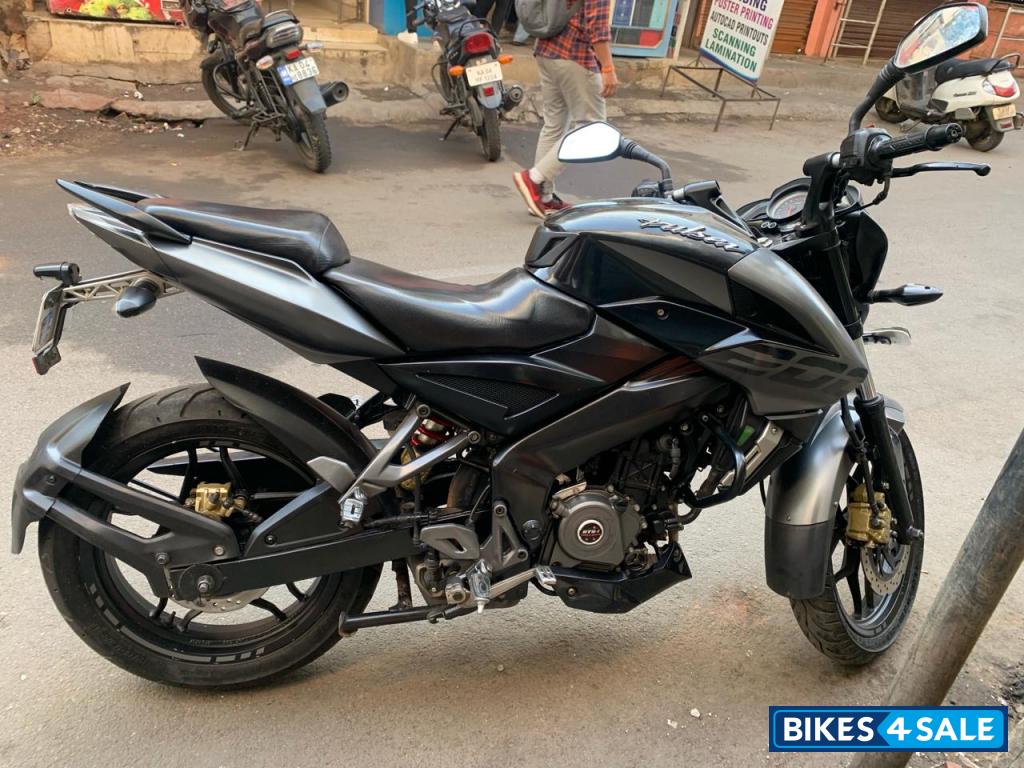 Black Bajaj Pulsar 200 NS