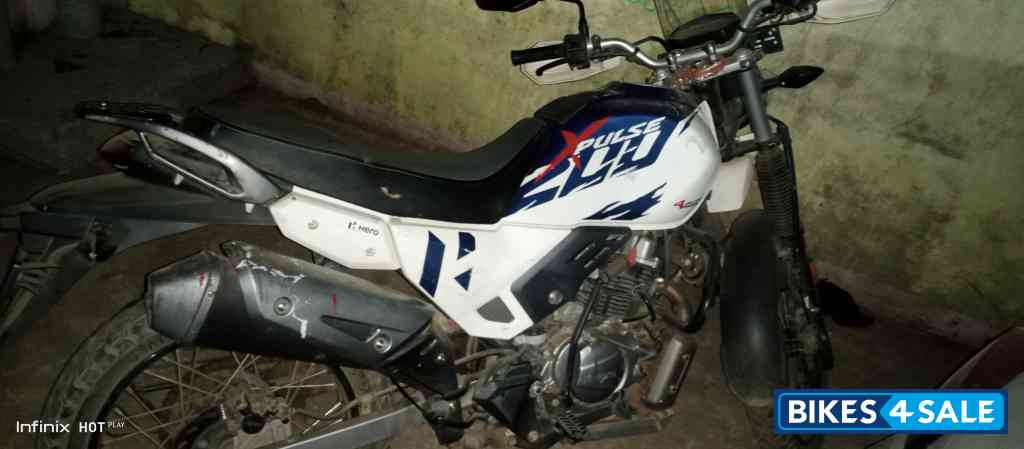 White Hero XPulse 200 BS6