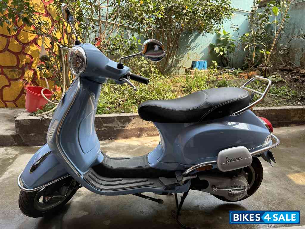 Azzurro Provenza Vespa VXL 125 BS6