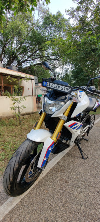 White BMW G 310 R