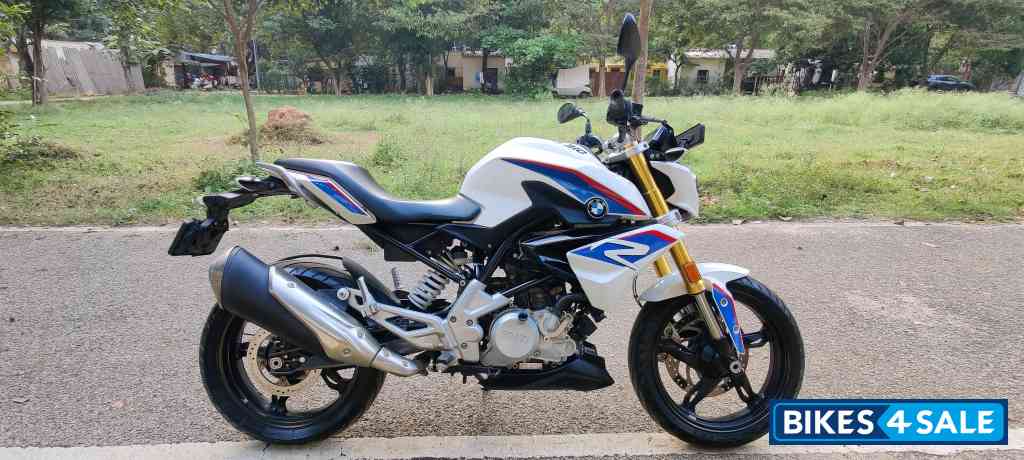 White BMW G 310 R