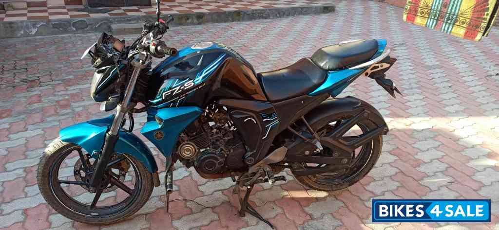 Blue Yamaha FZ-S