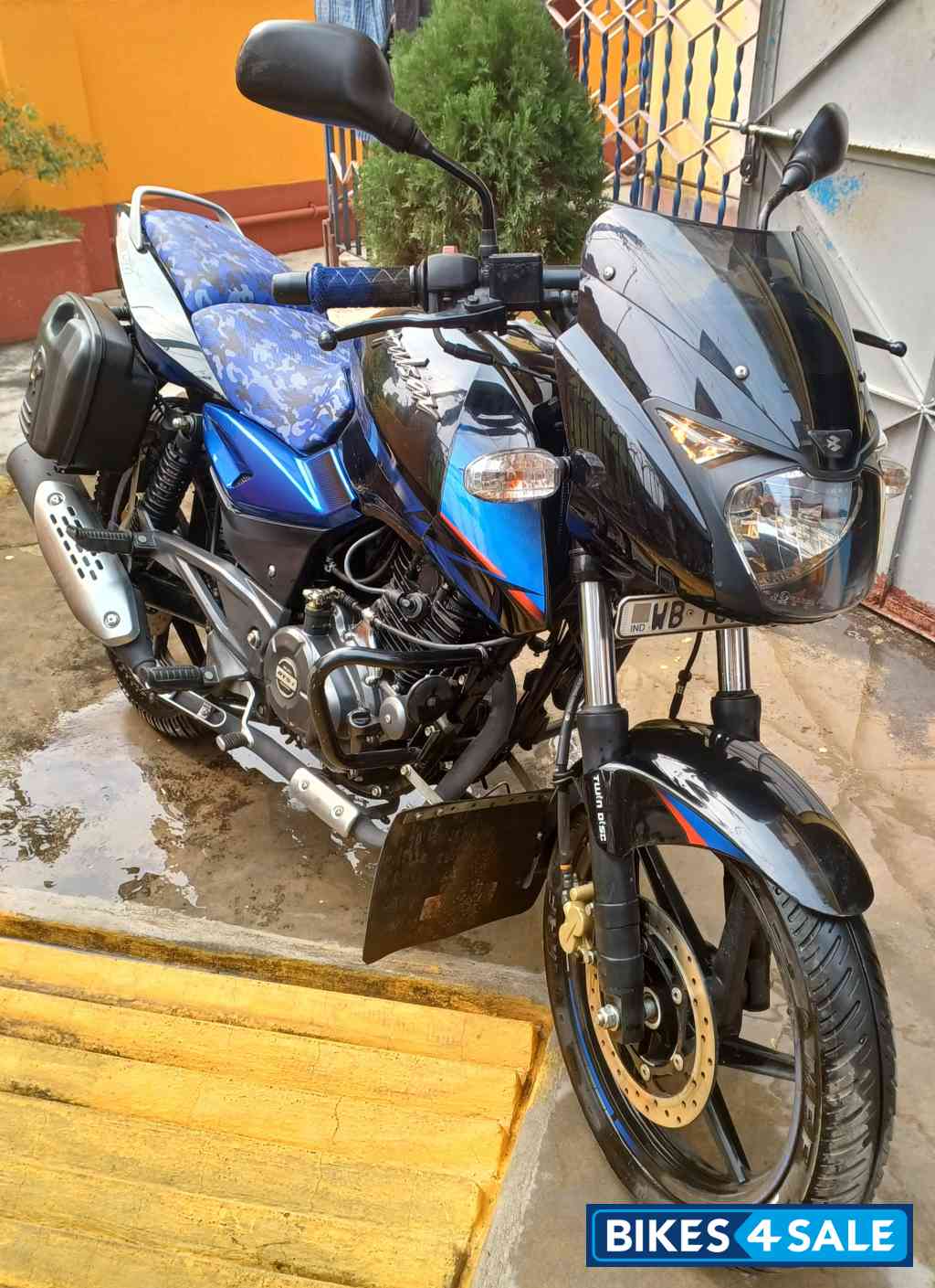 Blue Black Bajaj Pulsar 150 DTSi