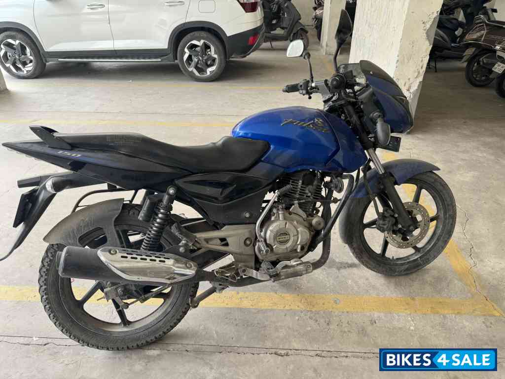 Blue Bajaj Pulsar 150 DTSi