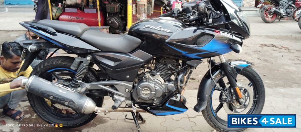 Bajaj Pulsar 220F BS6