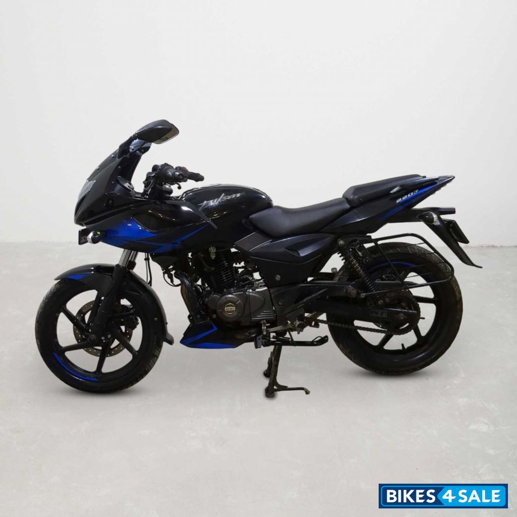 Bajaj Pulsar 220F