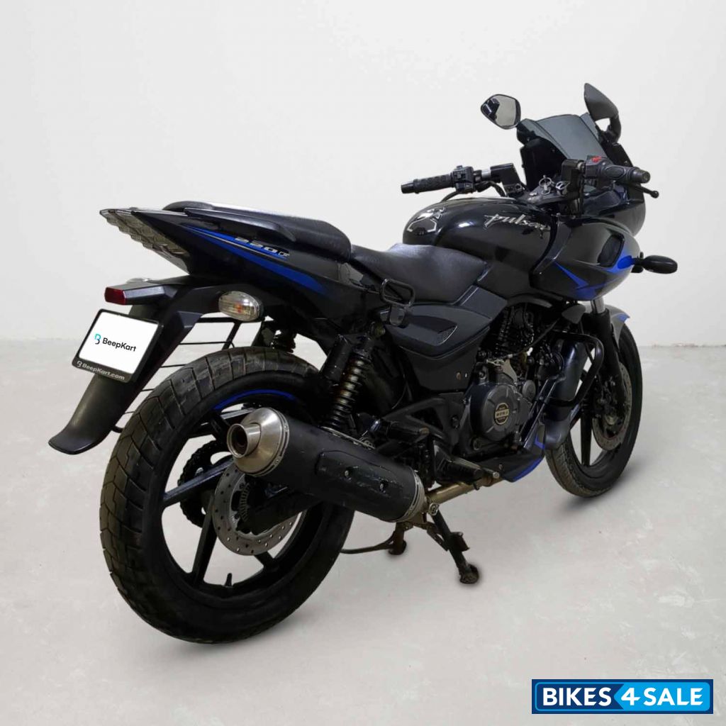 Bajaj Pulsar 220F
