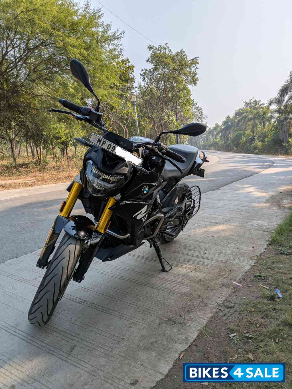 Cosmic Black BMW G 310 R BS6