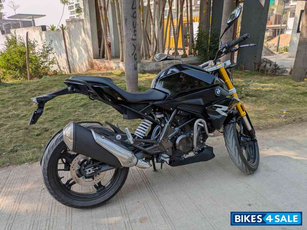 Cosmic Black BMW G 310 R BS6