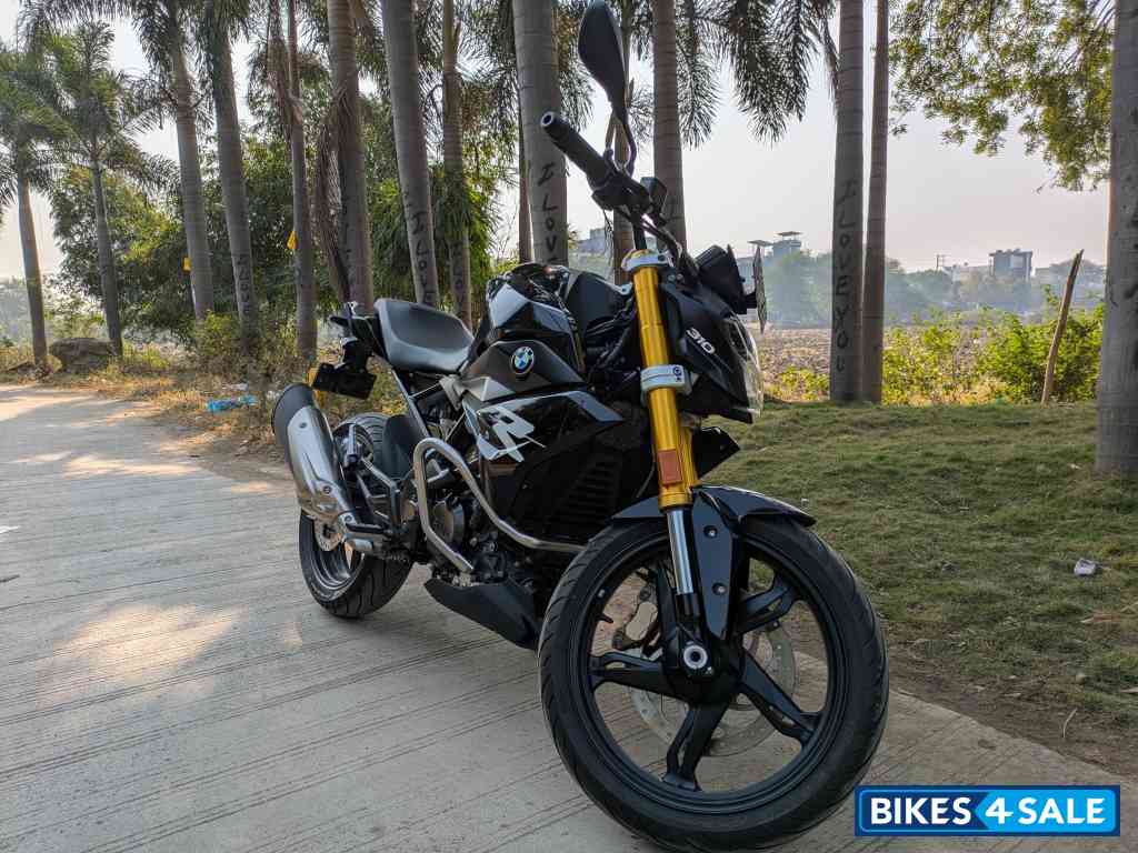 Cosmic Black BMW G 310 R BS6