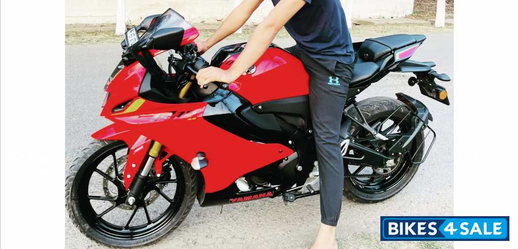 Metalic Red Yamaha R15 V4