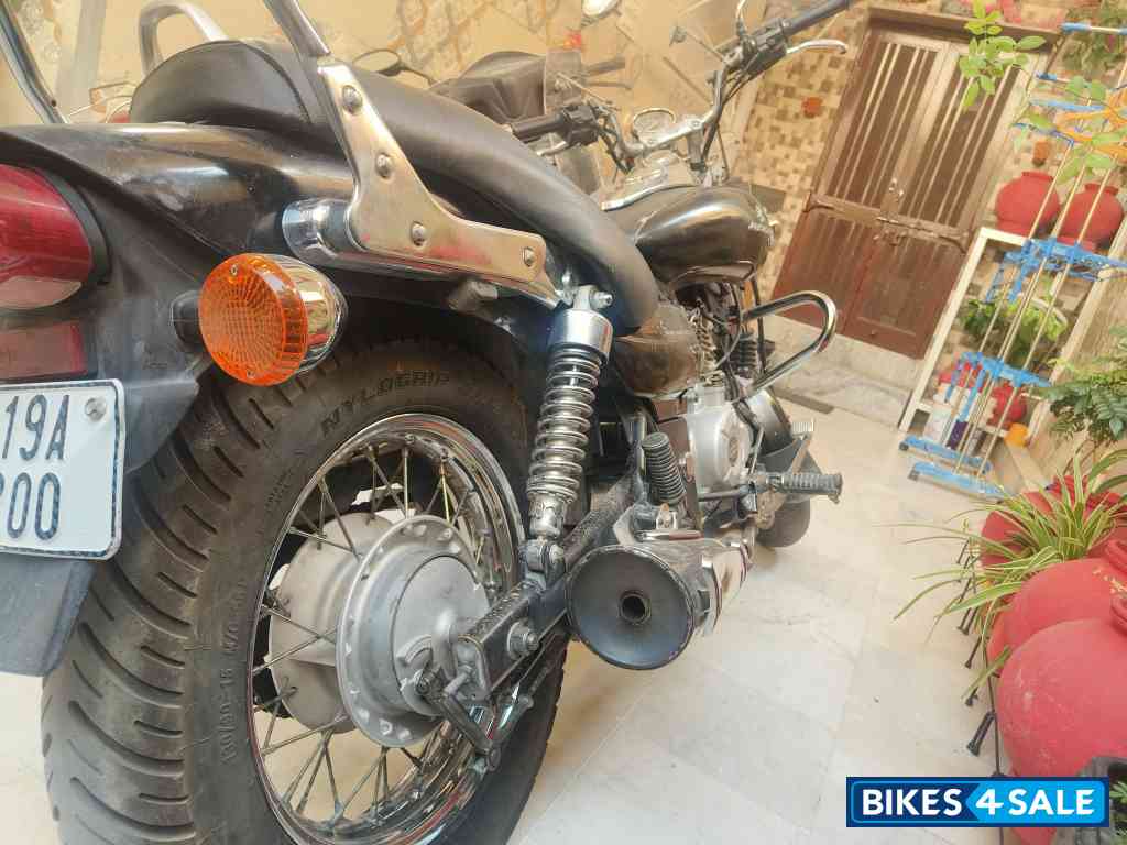 Bajaj Avenger 220 DTS-i