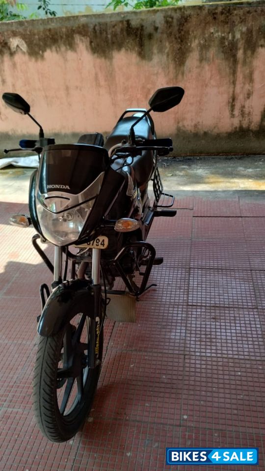 Pearl Black Metallic Honda CB Unicorn