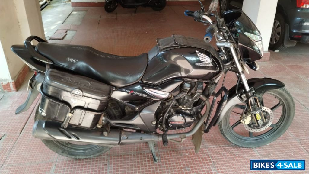 Pearl Black Metallic Honda CB Unicorn