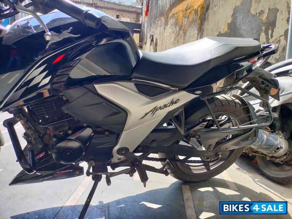 TVS Apache RTR 160 4V BS6
