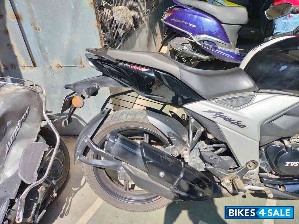 TVS Apache RTR 160 4V BS6