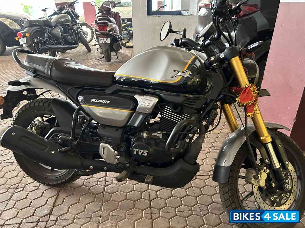 TVS Ronin TD