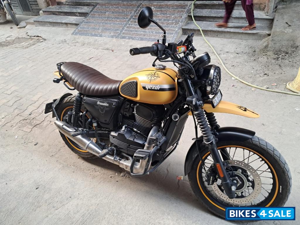 Yezdi Scrambler Single Tone