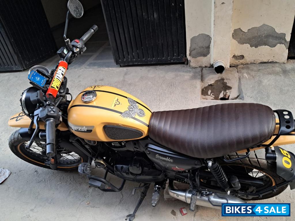 Yezdi Scrambler Single Tone