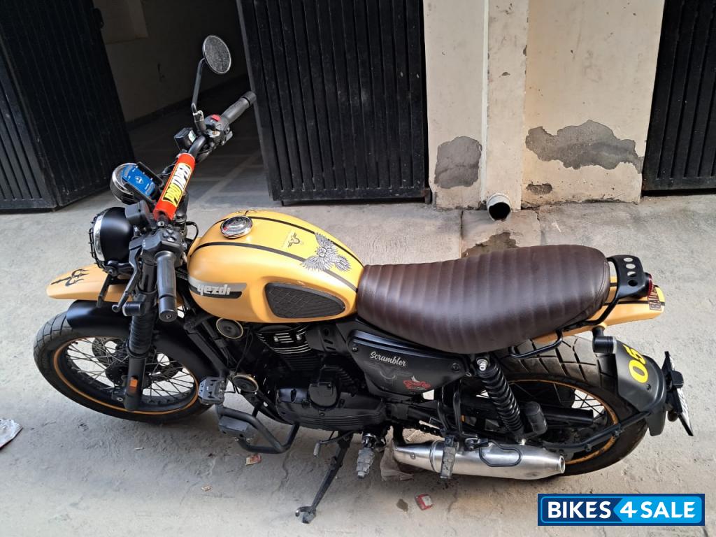 Yezdi Scrambler Single Tone