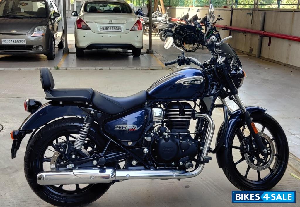 Stellar Blue Royal Enfield Meteor 350 Stellar
