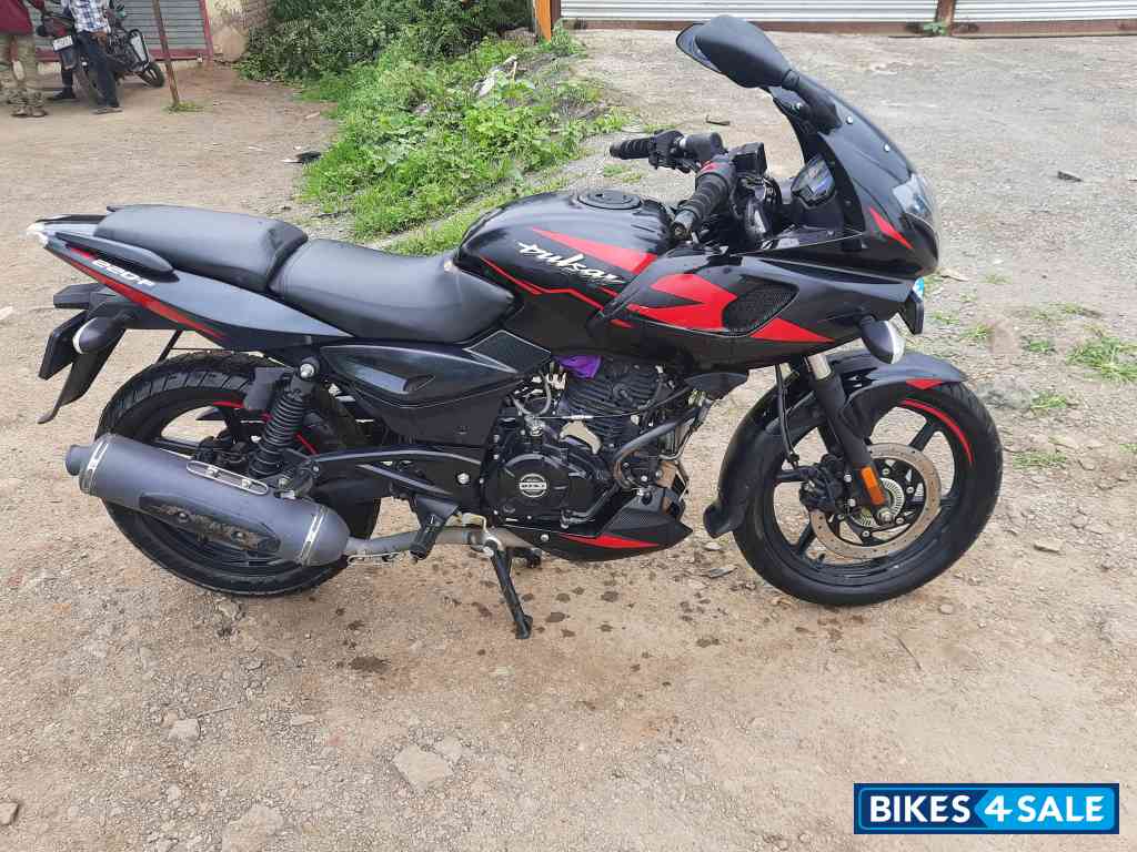 Bajaj Pulsar 220F