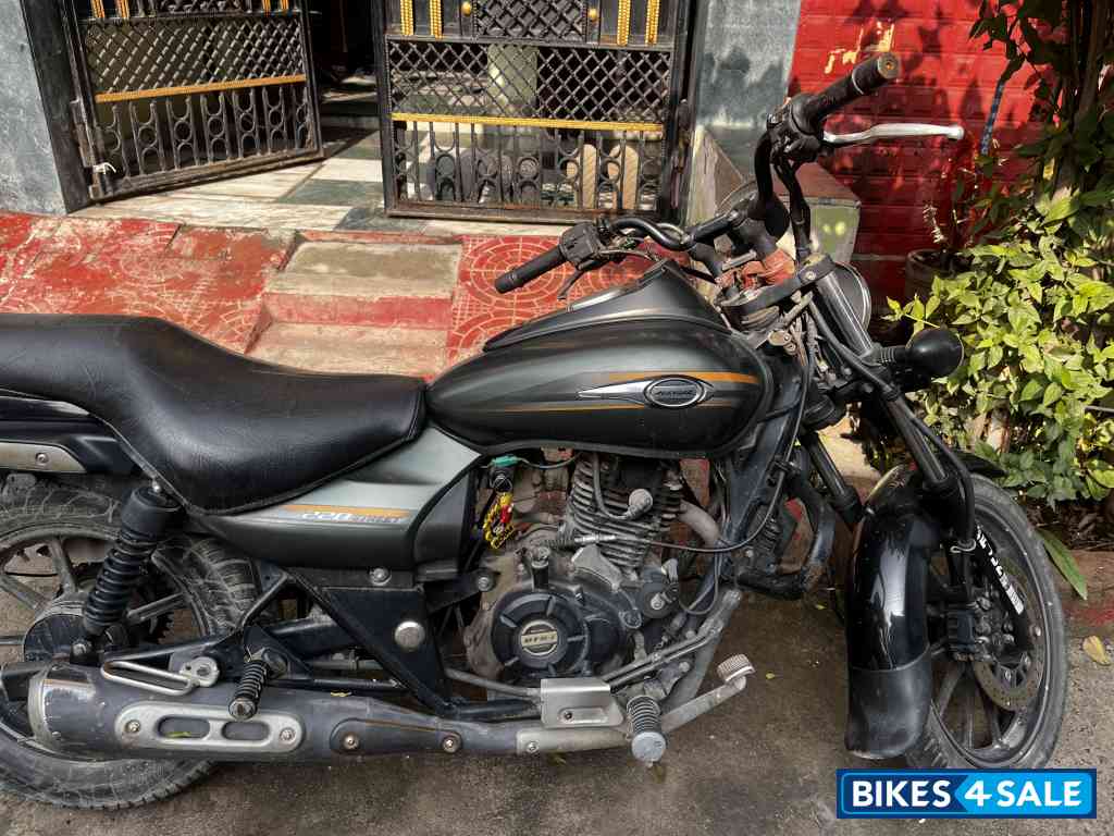 Bajaj Avenger Street 220