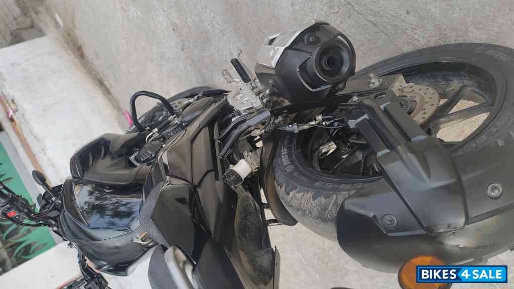 Metallic Black Yamaha FZ 25 BS6