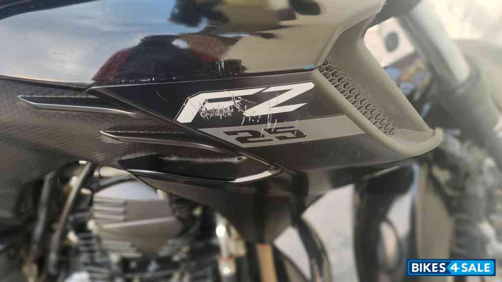 Metallic Black Yamaha FZ 25 BS6