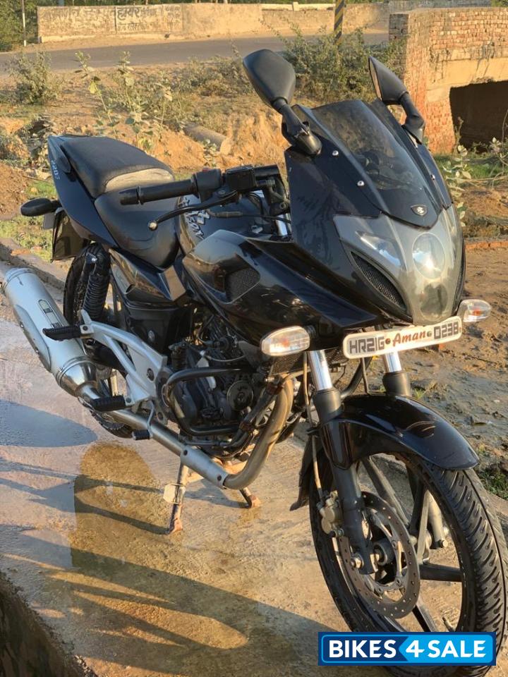 Bajaj Pulsar 220F