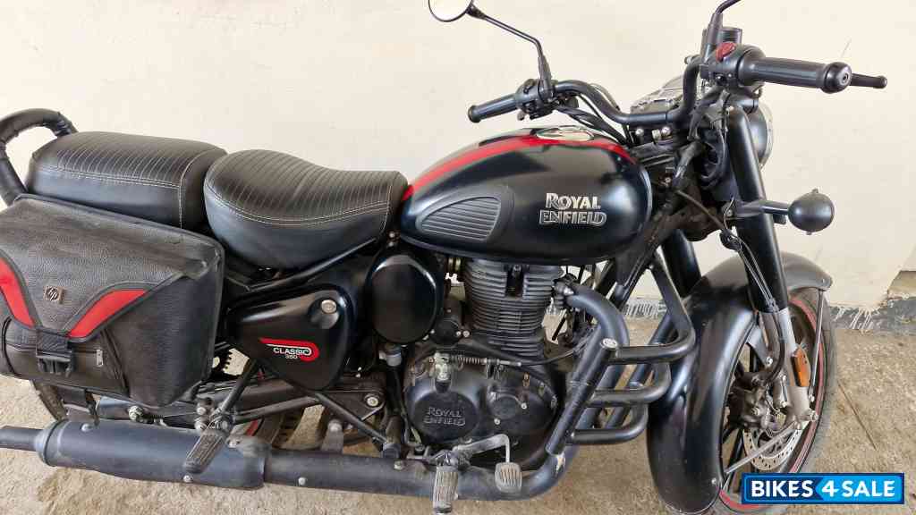Royal Enfield Classic Stealth Black