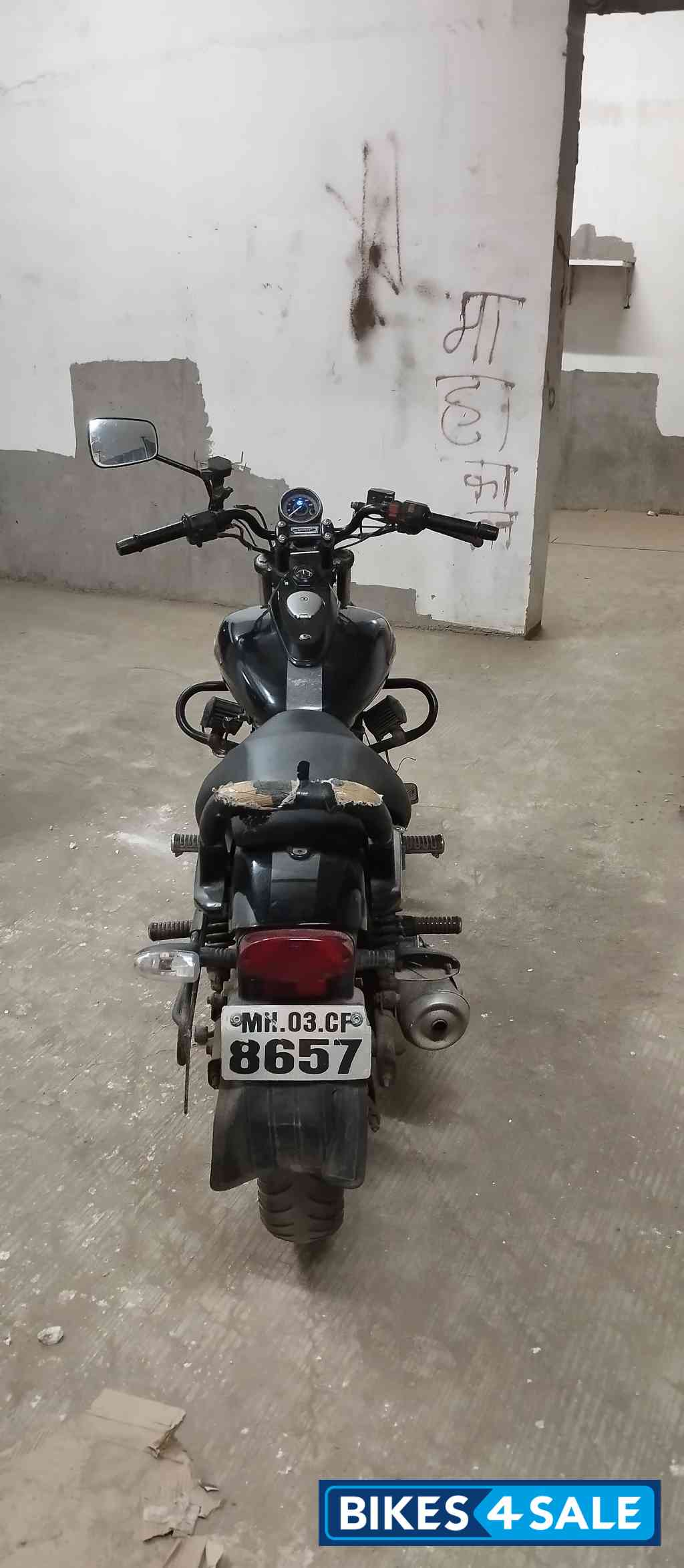 Black Bajaj Avenger Street 220