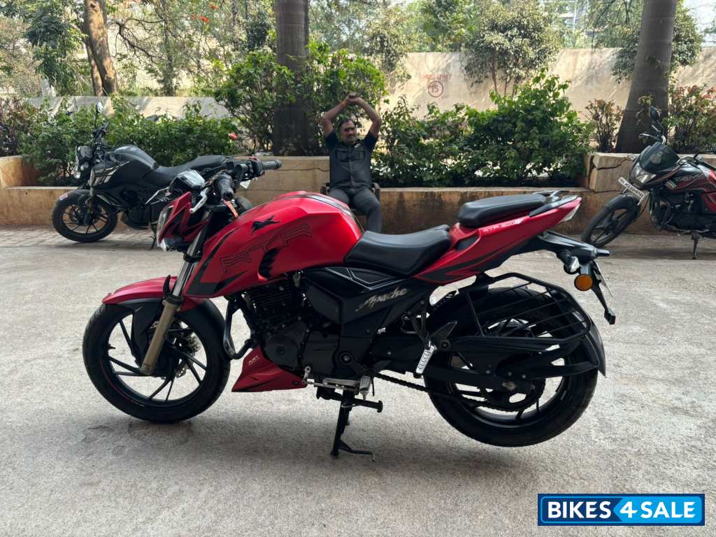 Red TVS Apache RTR 200 4V