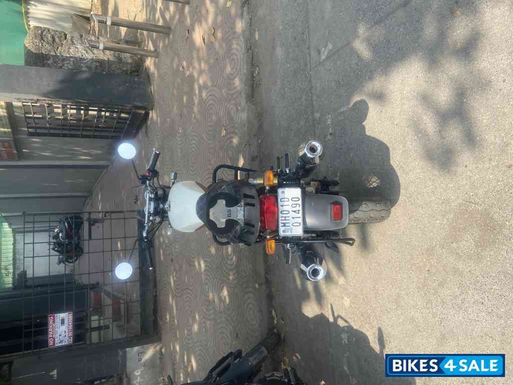 White,red Royal Enfield Interceptor 650 Twin