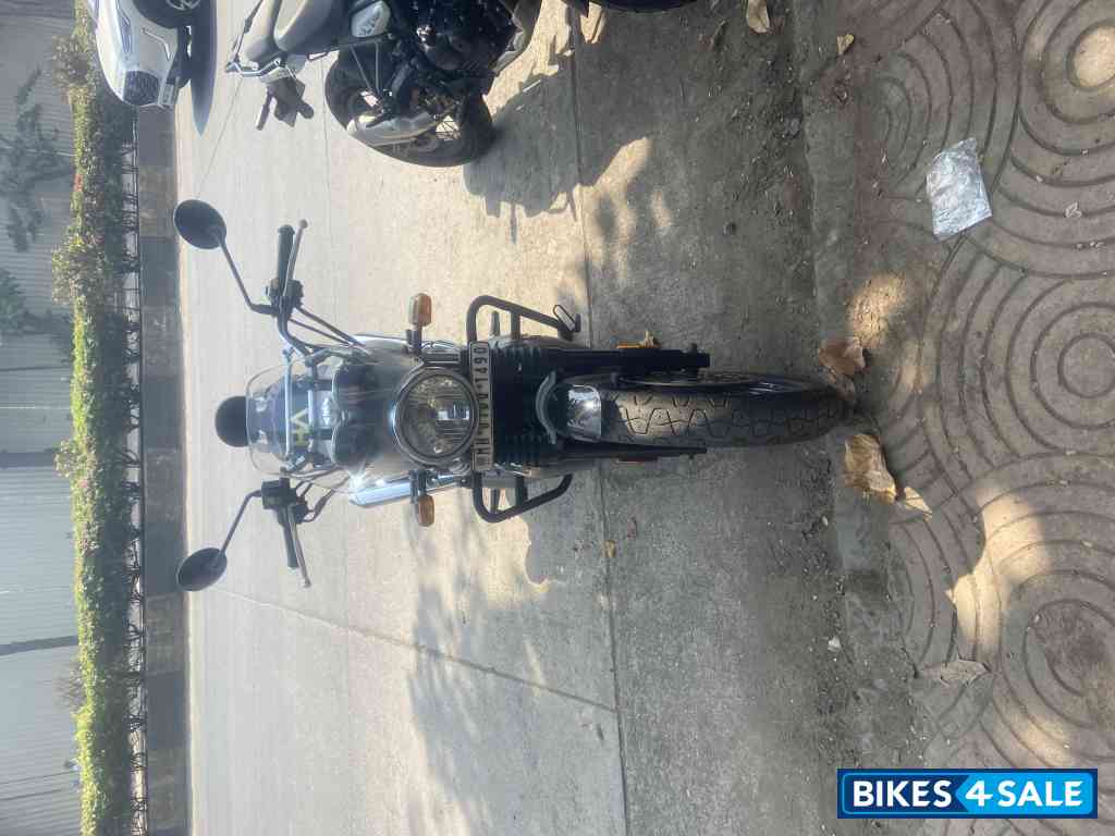 White,red Royal Enfield Interceptor 650 Twin