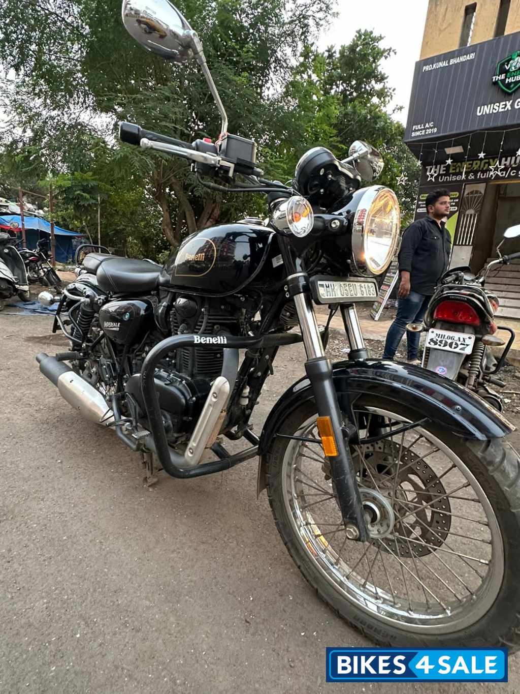 Black Benelli Imperiale 400 BS6