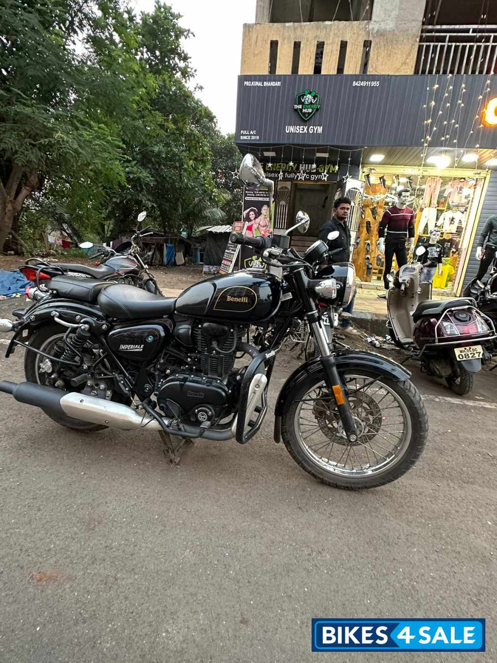 Black Benelli Imperiale 400 BS6