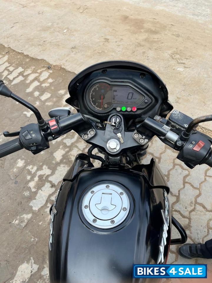 Black Bajaj Pulsar 180 DTSi Black Bajaj Pulsar 180 DTSi