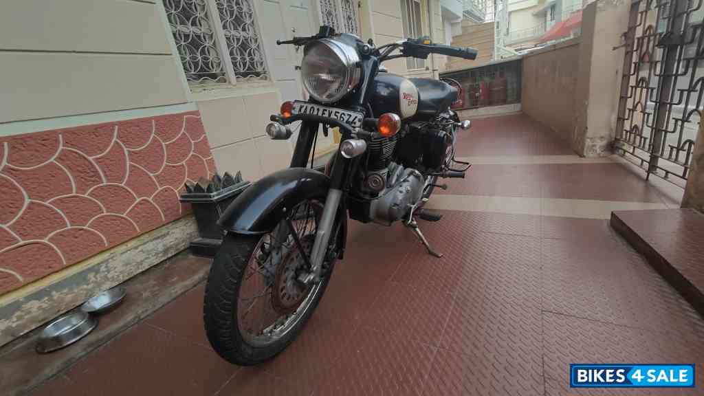 Black Royal Enfield Bullet 350