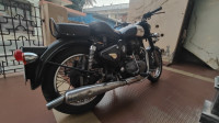 Black Royal Enfield Bullet 350